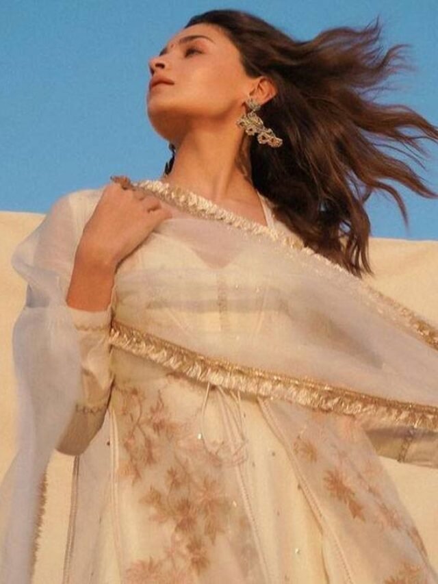 Attractive Alia Bhatt spotted