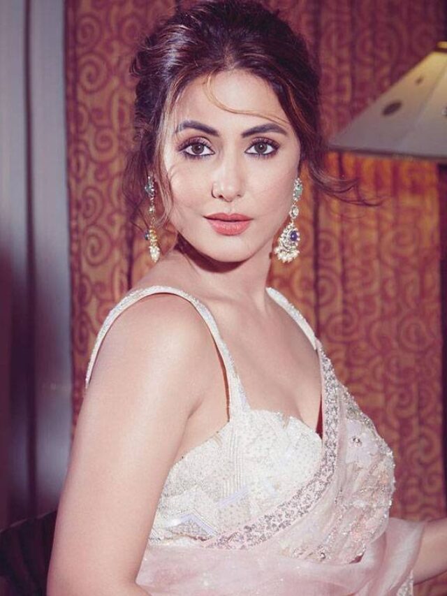 Pretty Hina Khan spotted