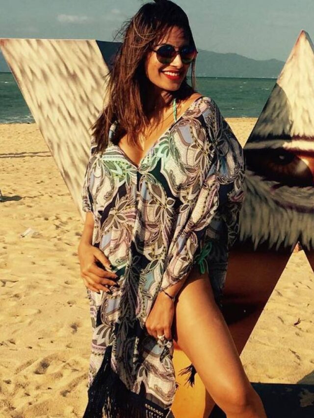 TOP 10 Glam Looks Of Bipasha Basu